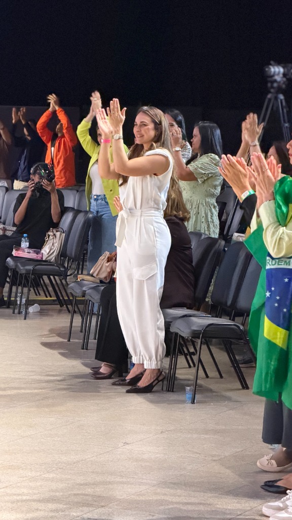 Mariana Naime em evento público — Presença e Articulação